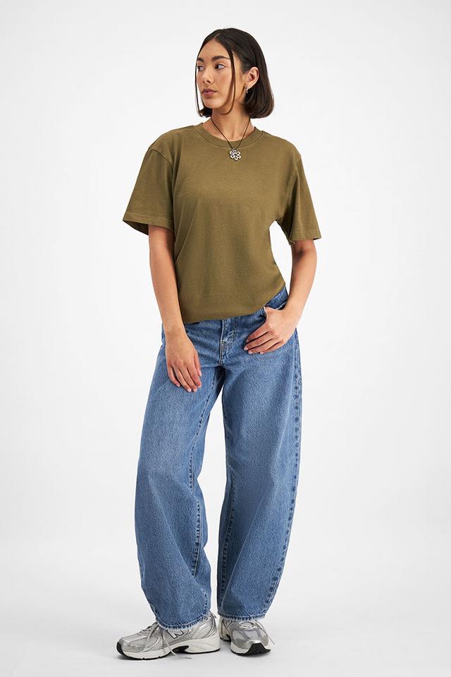 Tia (She/Her) wears size XS and is 173cm tall with 81cm chest and 58cm waist
