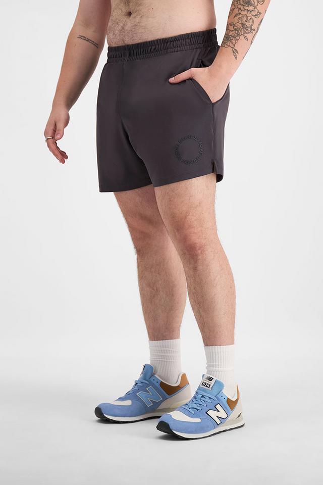 Sam (He/Him) wears size XL and is 178cm tall with 112cm chest