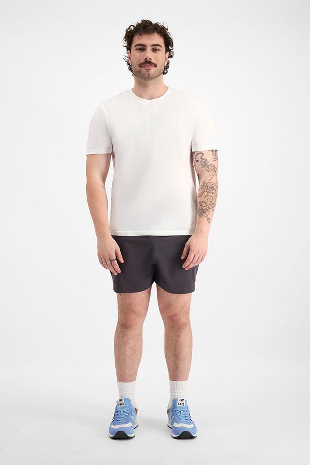 Sam (He/Him) wears size XL and is 178cm tall with 112cm chest