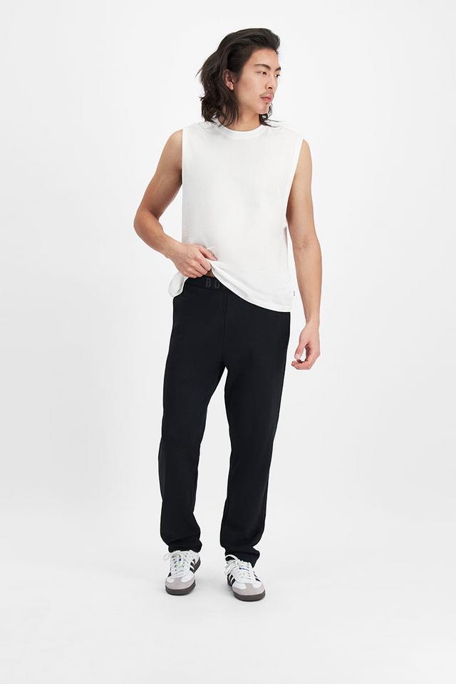 Xin (He/Him) wears size Medium and is 184cm tall