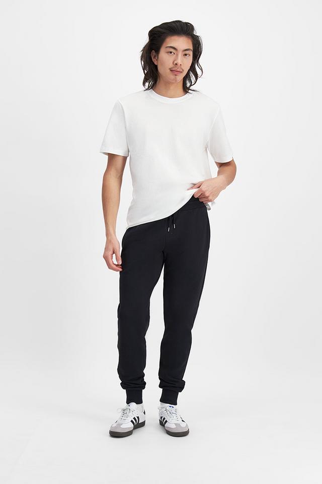 Xin (He/Him) wears size Medium and is 184cm tall
