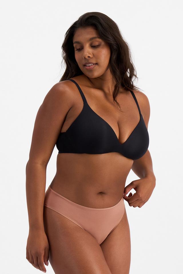 Camryn (She/Her) wears size 10 and is 177cm tall with 95cm chest and 74cm waist
