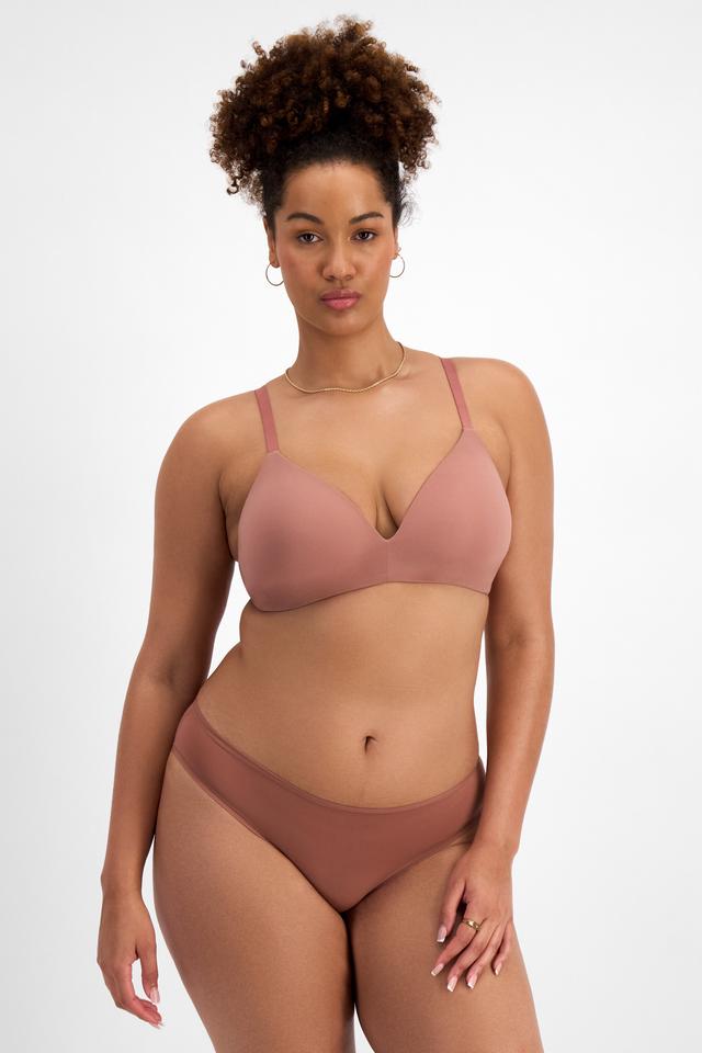 Madeleine (She/Her) wears size 16 and is 181cm tall with 99cm chest and 88cm waist