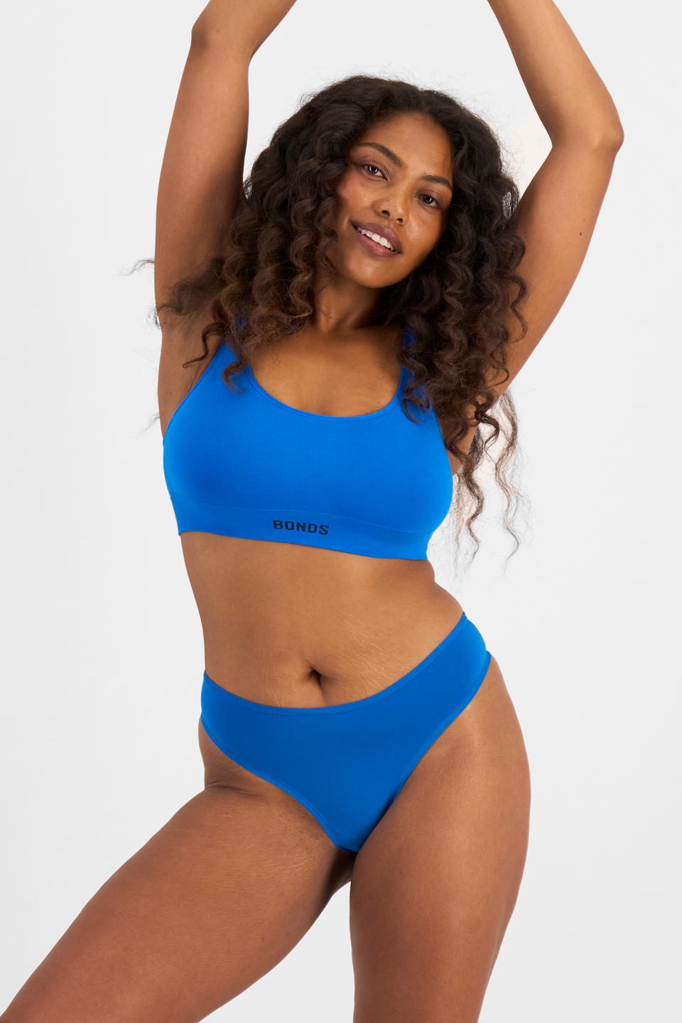 Cassaera (She/Her) wears size 14 and is 180cm tall with 107cm chest and 82cm waist