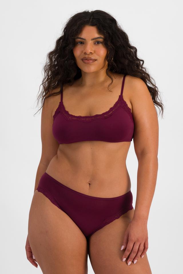 Laura (She/Her) wears size 14 and is 165cm tall with 94cm chest and 76cm waist