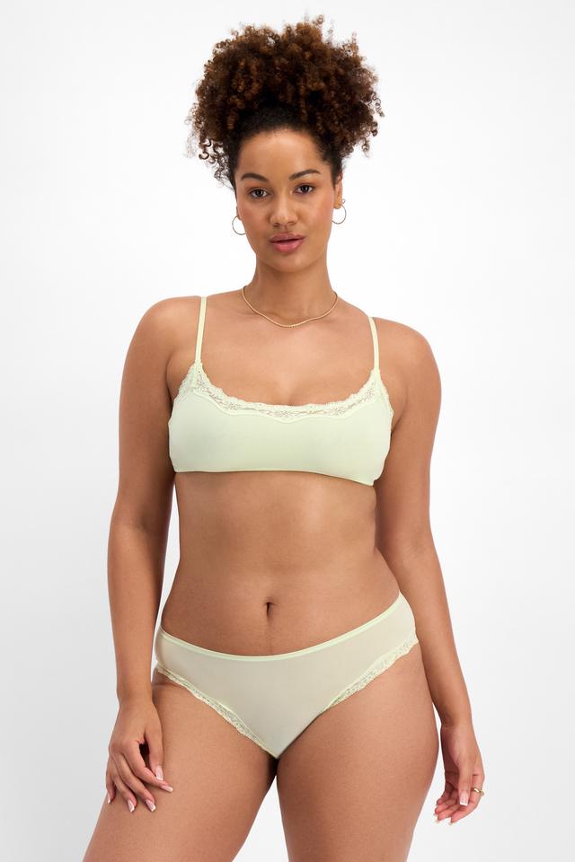 Madeleine (She/Her) wears size 16 and is 181cm tall with 99cm chest and 88cm waist