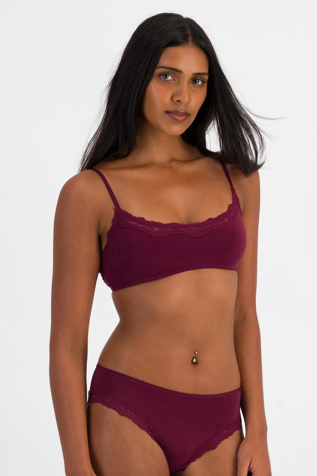 NAYA (She/Her) wears size 12 and is 174cm tall with 80cm chest and 63cm waist