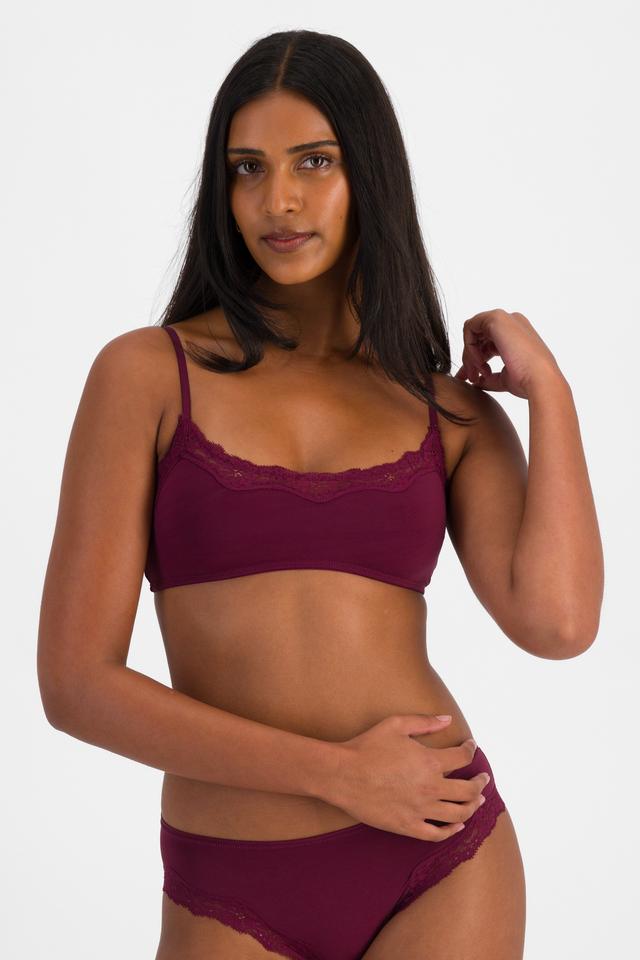 NAYA (She/Her) wears size 12 and is 174cm tall with 80cm chest and 63cm waist