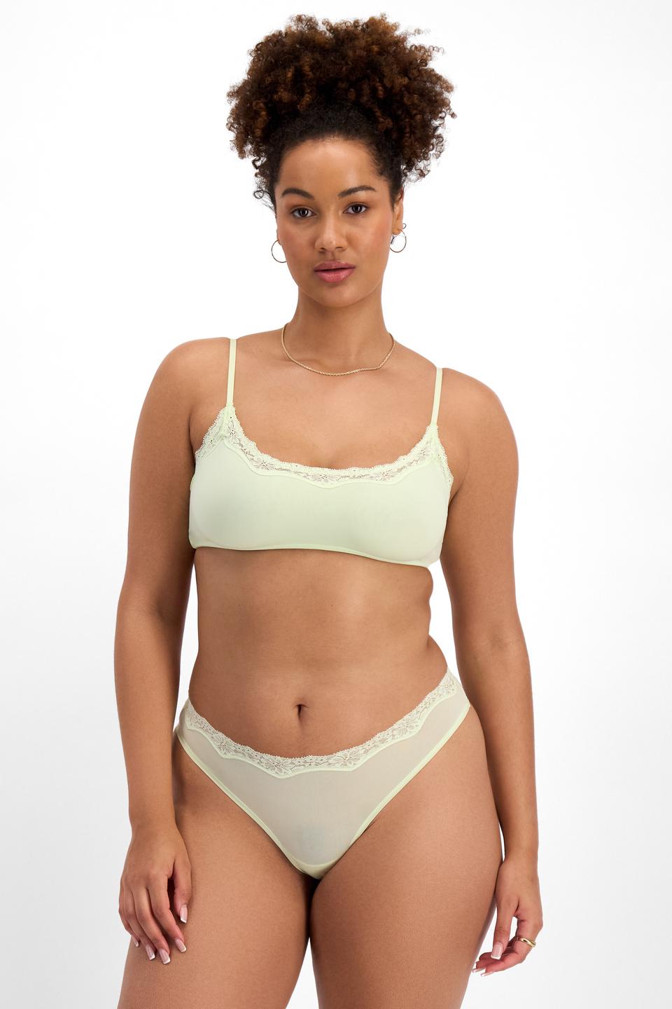 Madeleine (She/Her) wears size 16 and is 181cm tall with 99cm chest and 88cm waist