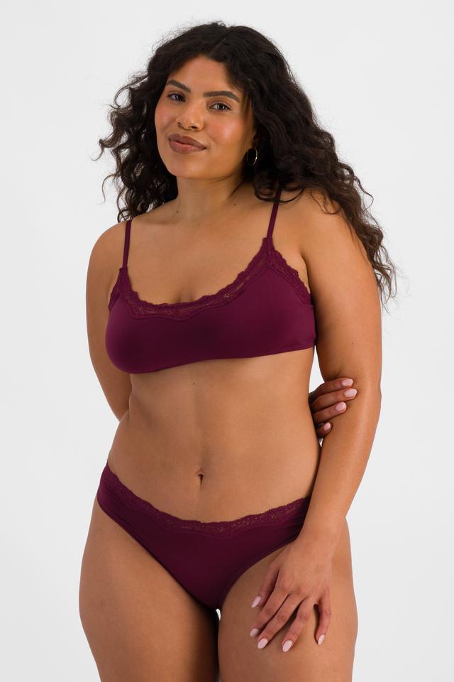 Laura (She/Her) wears size 14 and is 165cm tall with 94cm chest and 76cm waist