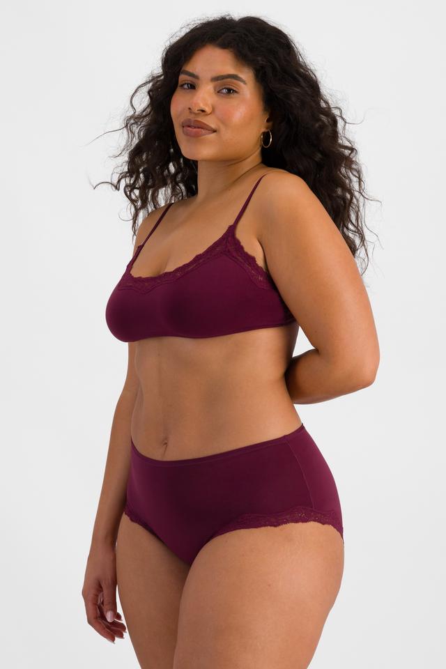 Laura (She/Her) wears size 14 and is 165cm tall with 94cm chest and 76cm waist