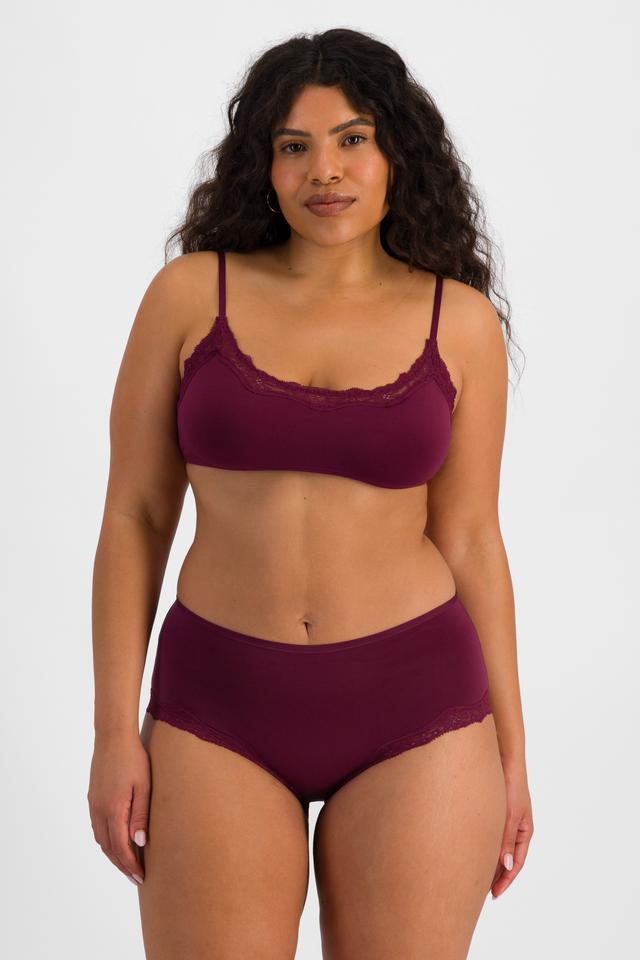 Laura (She/Her) wears size 14 and is 165cm tall with 94cm chest and 76cm waist