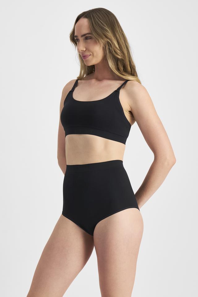 Mikaela (She/Her) wears size 12B and is 177cm tall with 89cm chest and 66cm waist