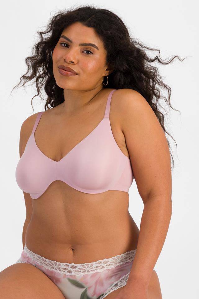 Laura (She/Her) wears size 14DD and is 165cm tall with 94cm chest and 76cm waist