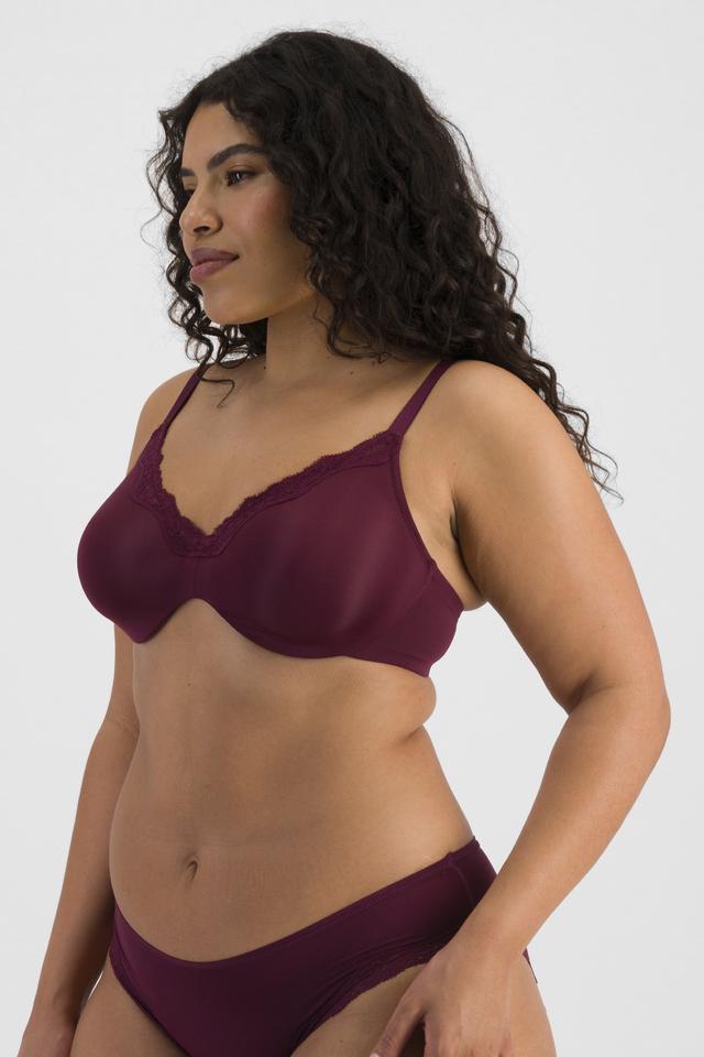 Laura (She/Her) wears size 14DD and is 165cm tall with 94cm chest and 76cm waist