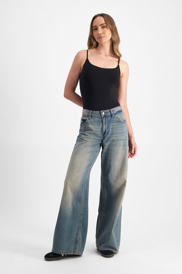 Mikaela (She/Her) wears size S and is 177cm tall with 89cm chest and 66cm waist