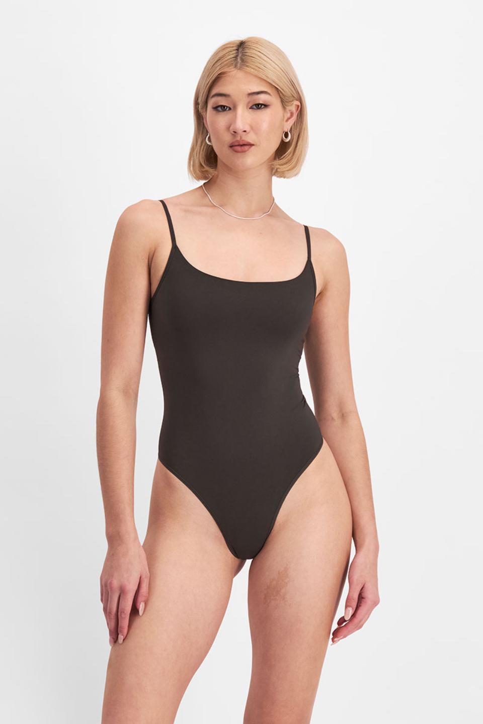 Rhiannan (She/Her) wears size 10 and is 175cm