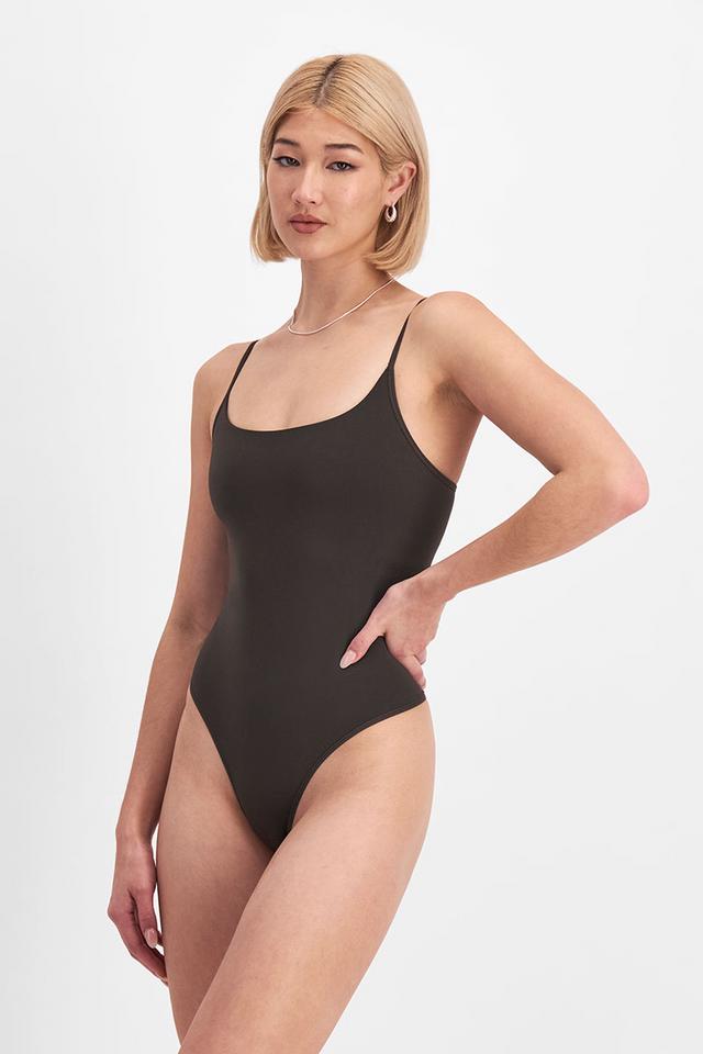 Rhiannan (She/Her) wears size 10 and is 175cm