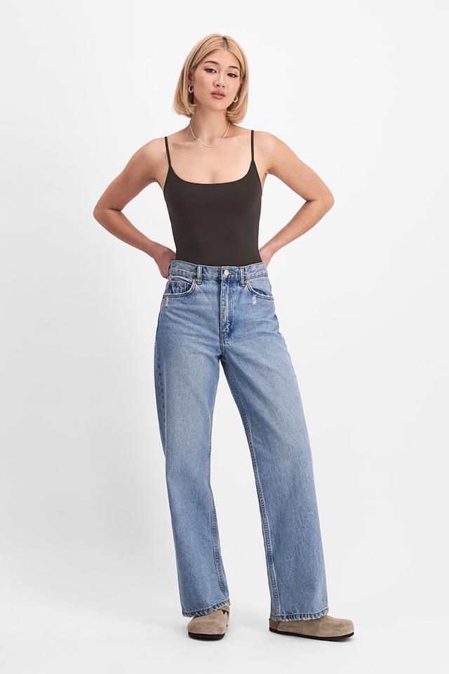 Rhiannan (She/Her) wears size 10 and is 175cm