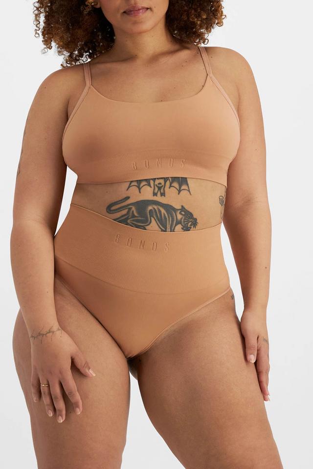 Model wears size 14, is 153cm tall with 93cm bust and 108cm waist