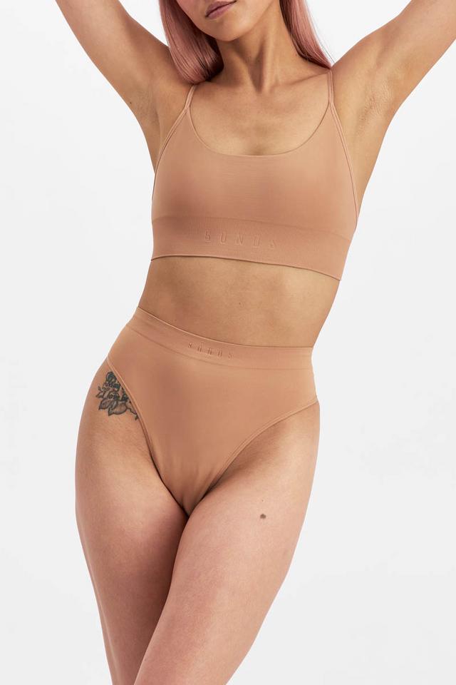 Model wears size 10, is 169cm tall with 83cm bust and 68cm waist