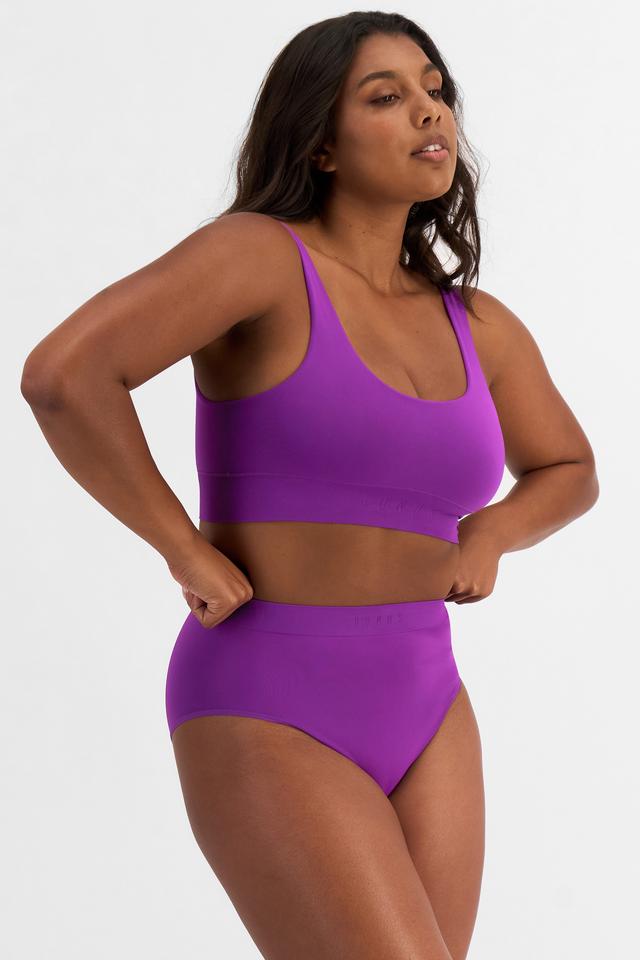 Camryn (She/Her) wears size 10 and is 177cm tall with 95cm chest and 74cm waist