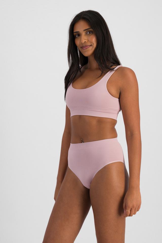 NAYA (She/Her) wears size 10 and is 174cm tall with 80cm chest and 63cm waist