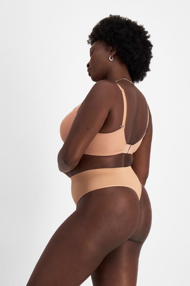Nelly (She/Her) wears size 14 and is 173.73cm tall with 102cm chest and 84cm waist