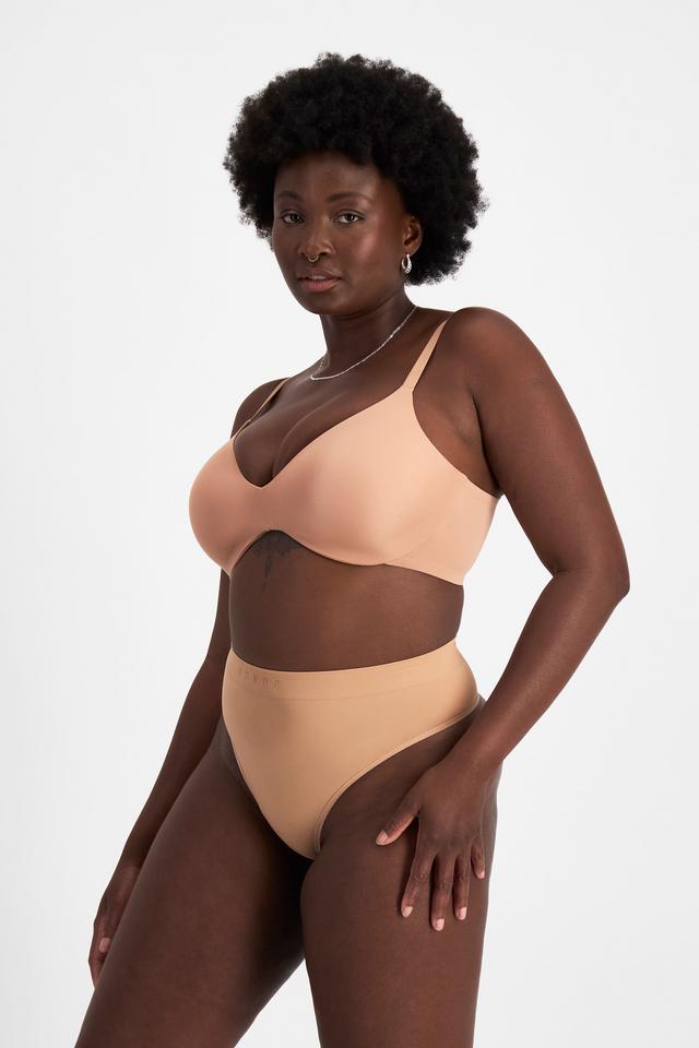 Nelly (She/Her) wears size 14 and is 173.73cm tall with 102cm chest and 84cm waist