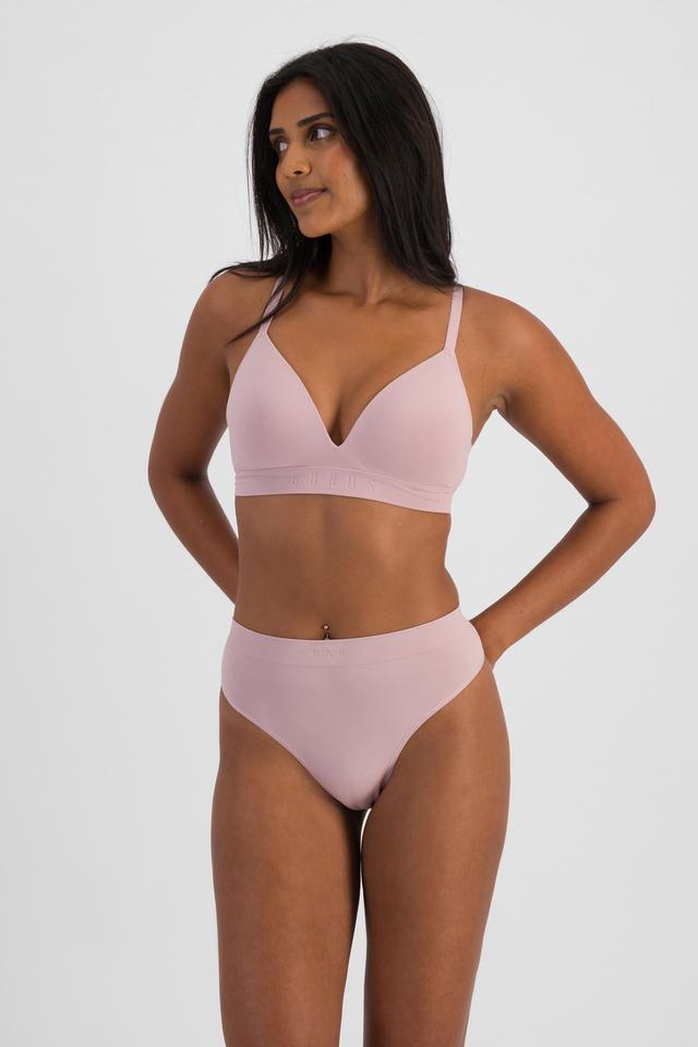 NAYA (She/Her) wears size 10 and is 174cm tall with 80cm chest and 63cm waist