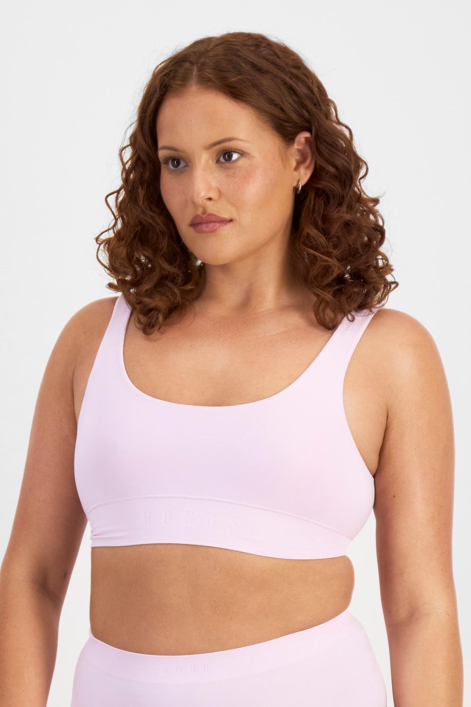 Cameron (She/Her) wears size L and is 179cm tall with 91cm chest and 74cm waist