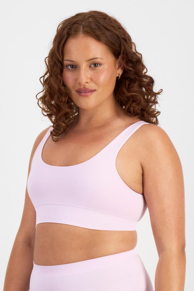 Cameron (She/Her) wears size L and is 179cm tall with 91cm chest and 74cm waist