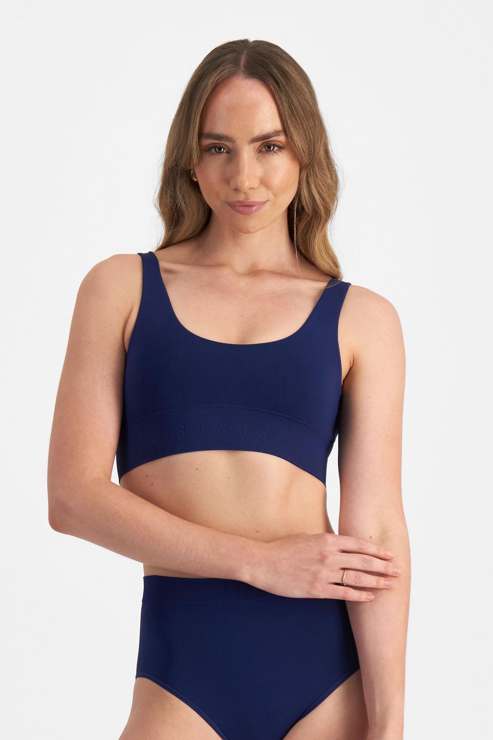 Mikaela (She/Her) wears size 8 and is 177cm tall with 89cm chest and 66cm waist