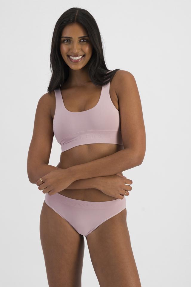 NAYA (She/Her) wears size 12 and is 174cm tall with 80cm chest and 63cm waist