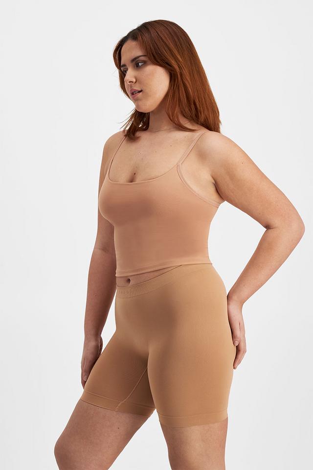 Bella (She/Her) wears size 14 is 173cm tall with 95cm bust 77cm waist and 106cm hip.