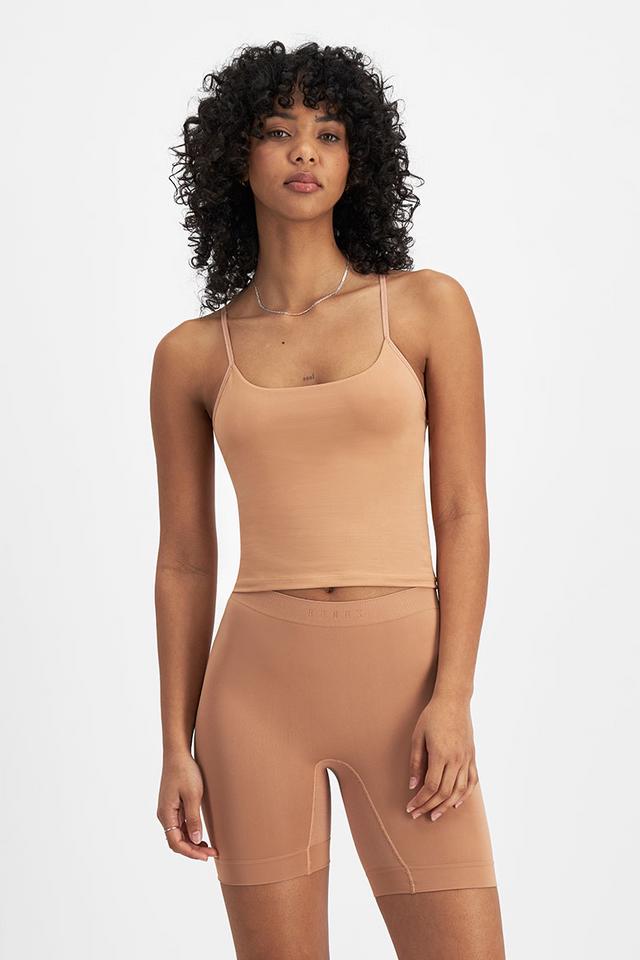 Elodie (She/Her) wears size 10 is 180cm tall with 83cm bust and 62cm waist.