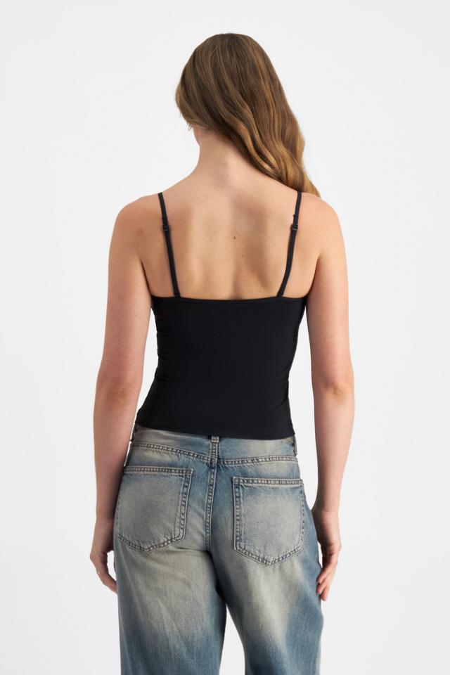 Mikaela (She/Her) wears size S and is 177cm tall with 89cm chest and 66cm waist
