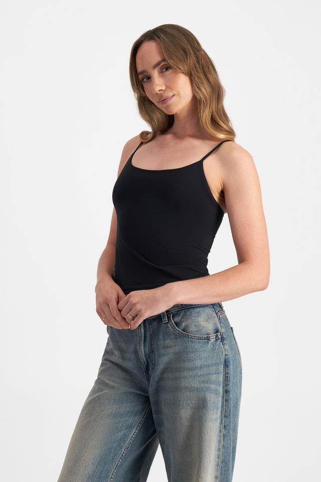 Mikaela (She/Her) wears size S and is 177cm tall with 89cm chest and 66cm waist
