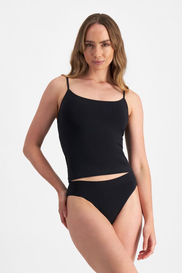 Mikaela (She/Her) wears size S and is 177cm tall with 89cm chest and 66cm waist
