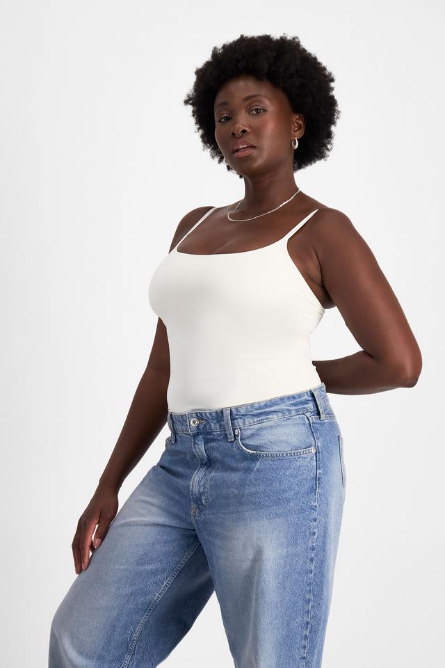 Nelly (She/Her) wears size 14 and is 173.73cm tall with 102cm chest and 84cm waist