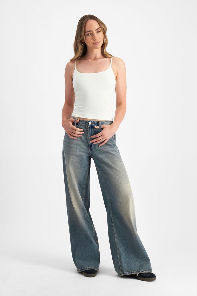 Mikaela (She/Her) wears size S and is 177cm tall with 89cm chest and 66cm waist