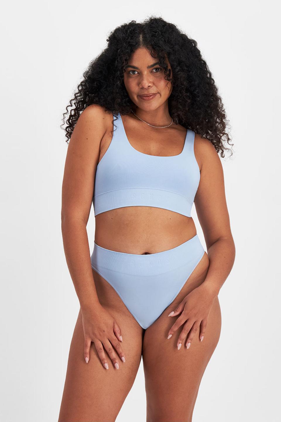 Larissa (She/Her) wears size 14 and is 170.18cm tall with 90.17cm chest and 79.756cm waist
