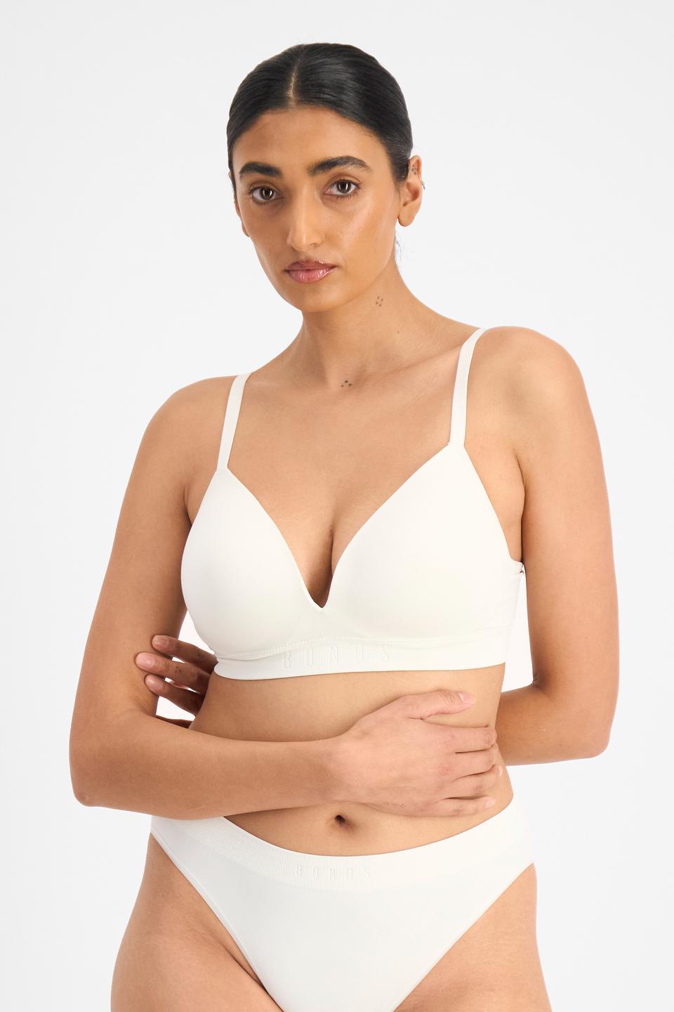 Mancie (She/Her) wears size 14 and is 178cm tall with 84cm chest and 71cm waist