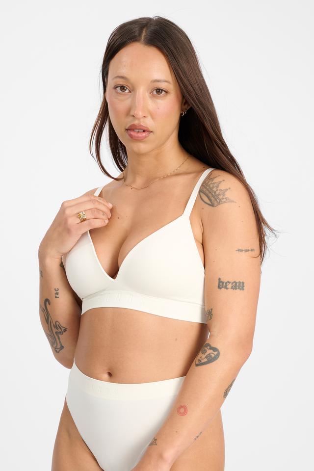 Mon (She/Her) wears size 10 and is 165cm tall with 84cm chest and 63cm waist
