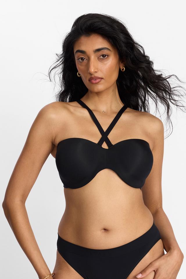 Mancie (She/Her) wears size 14 and is 178cm tall with 84cm chest and 71cm waist