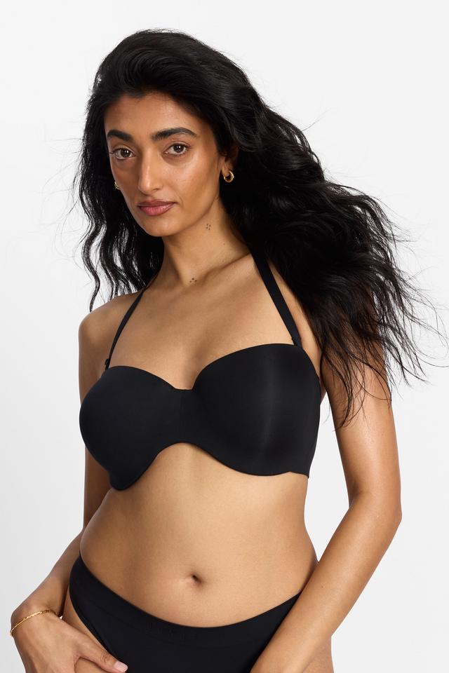 Mancie (She/Her) wears size 14 and is 178cm tall with 84cm chest and 71cm waist