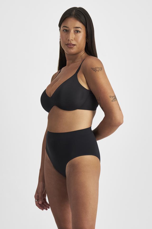 Leah (She/Her) wears size 14DD