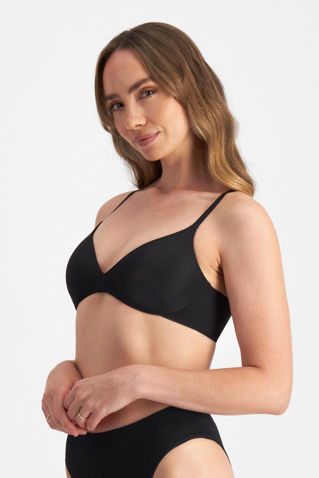 Mikaela (She/Her) wears size 12B and is 177cm tall with 89cm chest and 66cm waist