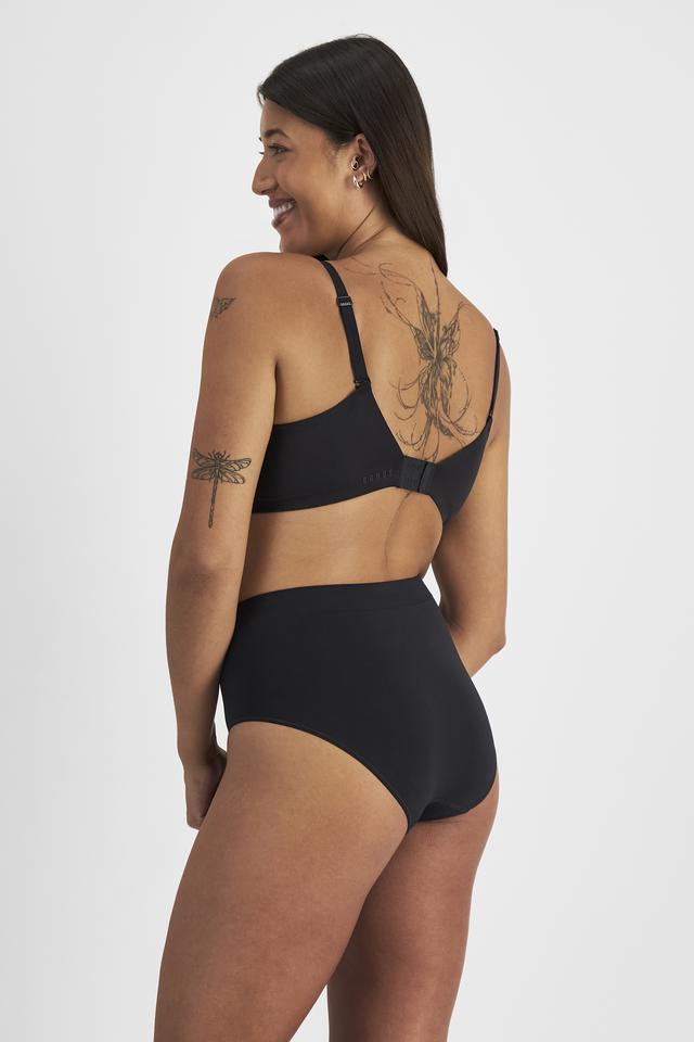 Leah (She/Her) wears size 14DD