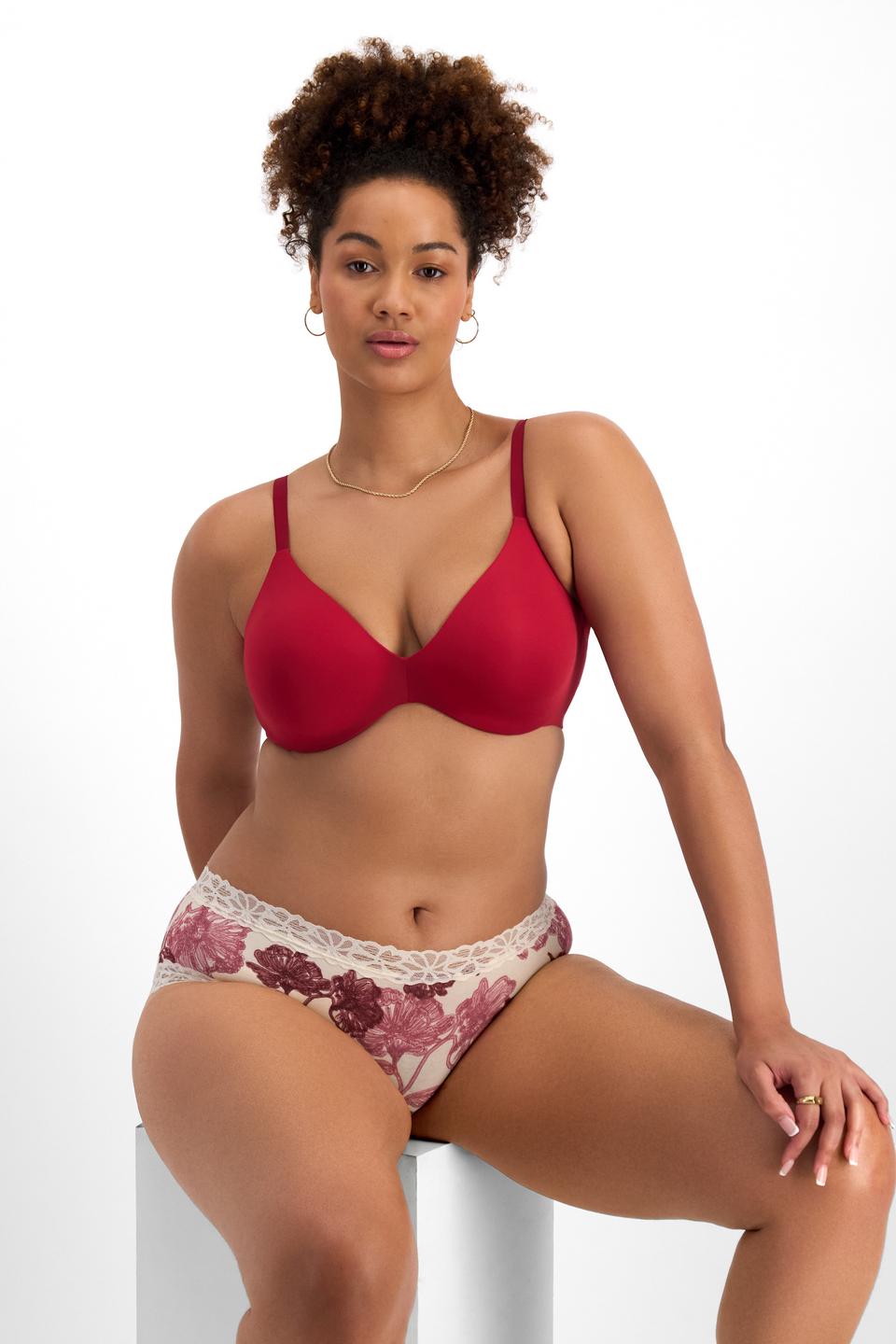 Madeleine (She/Her) wears size 16 and is 181cm tall with 99cm chest and 88cm waist